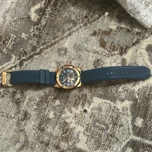 The watch is very good